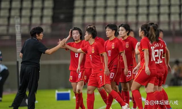 上世纪四十年月，加州理工学院毕生传授钱学森（陈坤 饰）由于美国鼓起的反共谈吐而备受冲击。他的尖端手艺研究被迫中断，并被责令出境。钱学森心系故国，回心似箭，而意想到钱学森的庞大价值的美方又对其回国设置了重重障碍，乃至以特务罪拘系钱学森。终究，宣布无罪的钱学森被持久囚禁在家 中。                                      钱学森写信展转与故国获得联系，周恩来授命用11名美国战犯飞翔员换回了钱